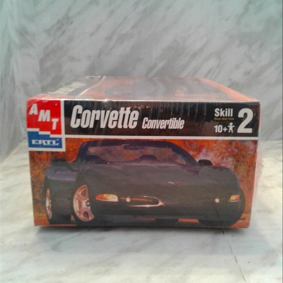 NEW sealed AMT Ertl 1:25 scale Corvette Convertible Model Kit - Picture 4 of 4
